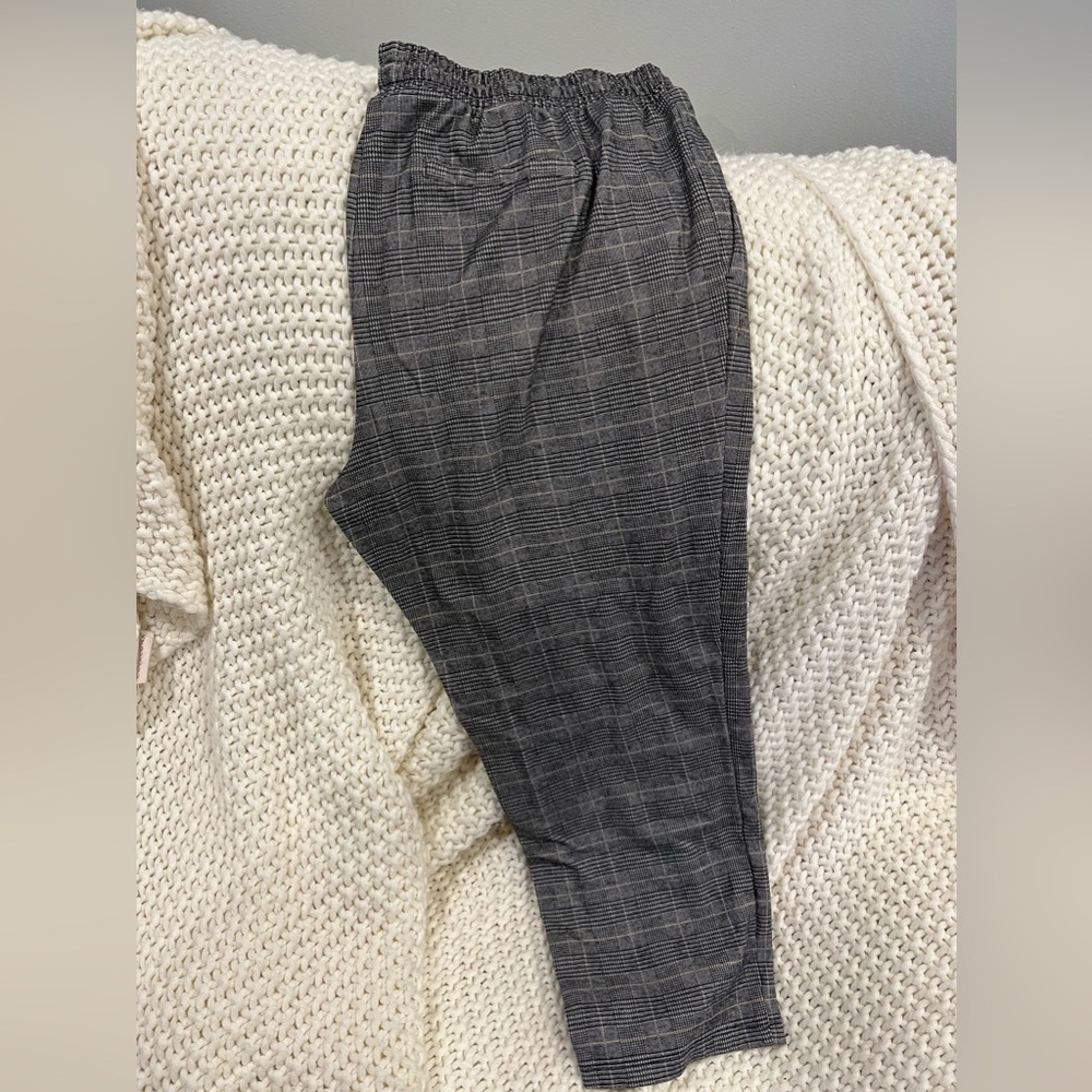 XXL plaid pattern -  so soft and so comfortable dress capris!